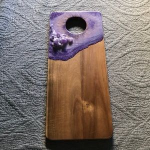 Amethyst Cheeseboard with quartz crystals